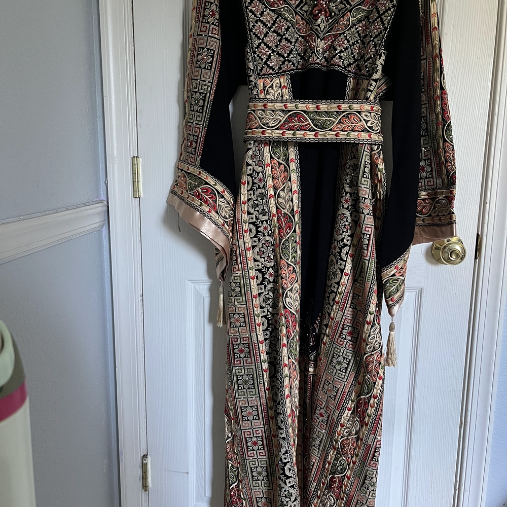 Elegant Multicolor Patterned Thob, Never Worn And Need Gone.